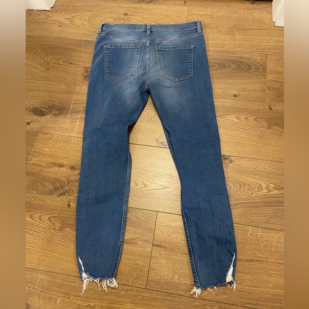 Free People Shark Bite Distressed Ripped Skinny Ankle Jeans Raw Hem 25” W 28” - Picture 4 of 10